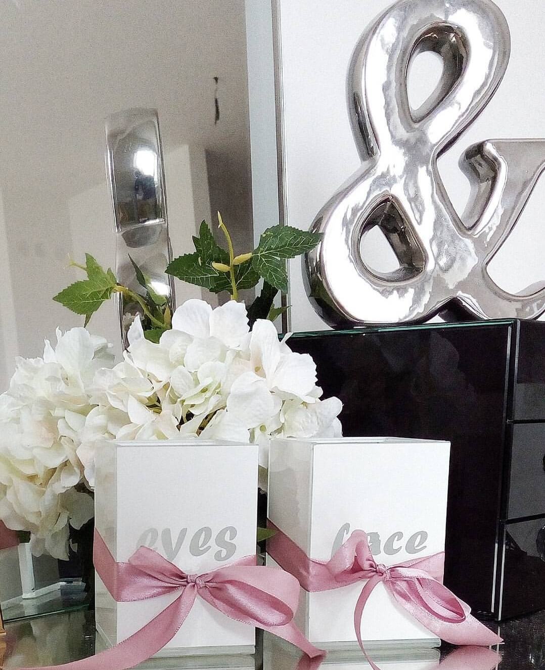 Elegant dual-section makeup brush organizer by Mirrorina, designed for face and eye tools