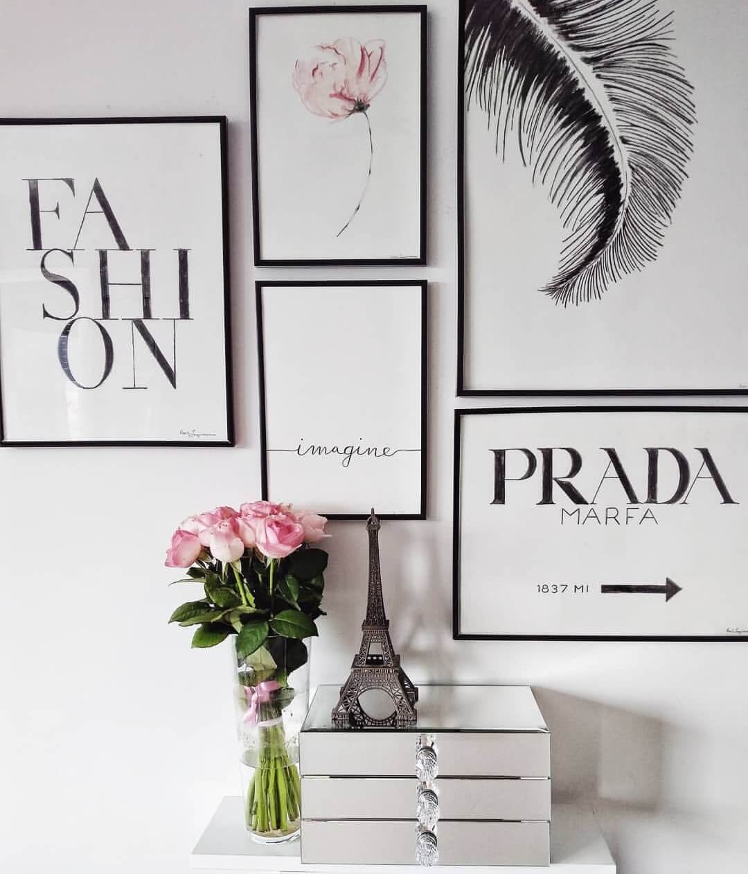 Minimalist makeup organizer by Mirrorina for everyday beauty essentials
